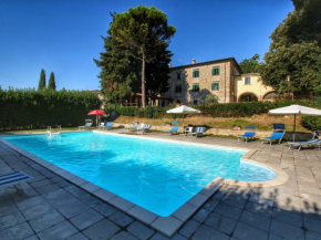 Belvilla by OYO Splendid Farmhouse with Jacuzzi